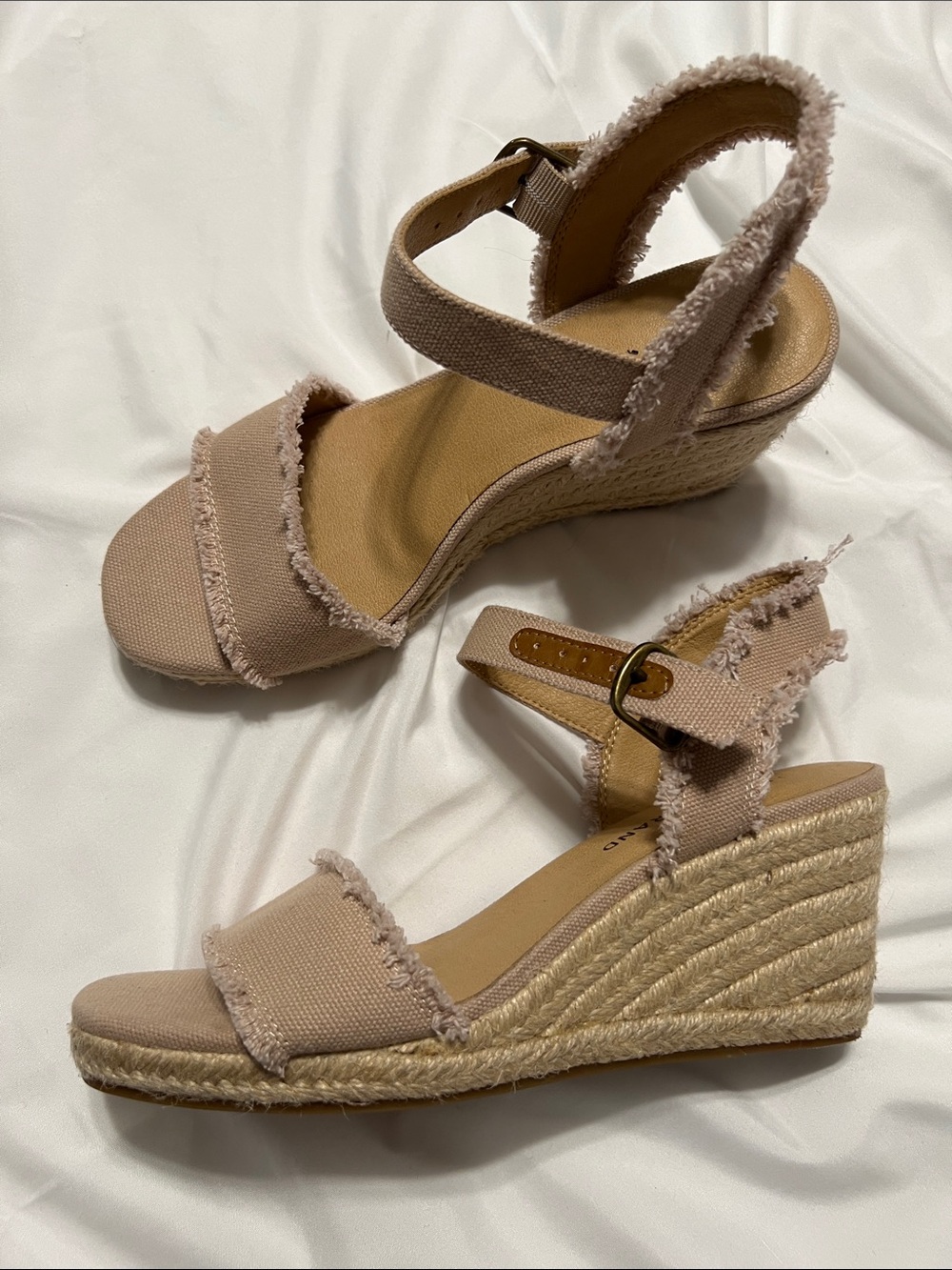 Lucky Brand Women's beige Frayed Slingback Sandals